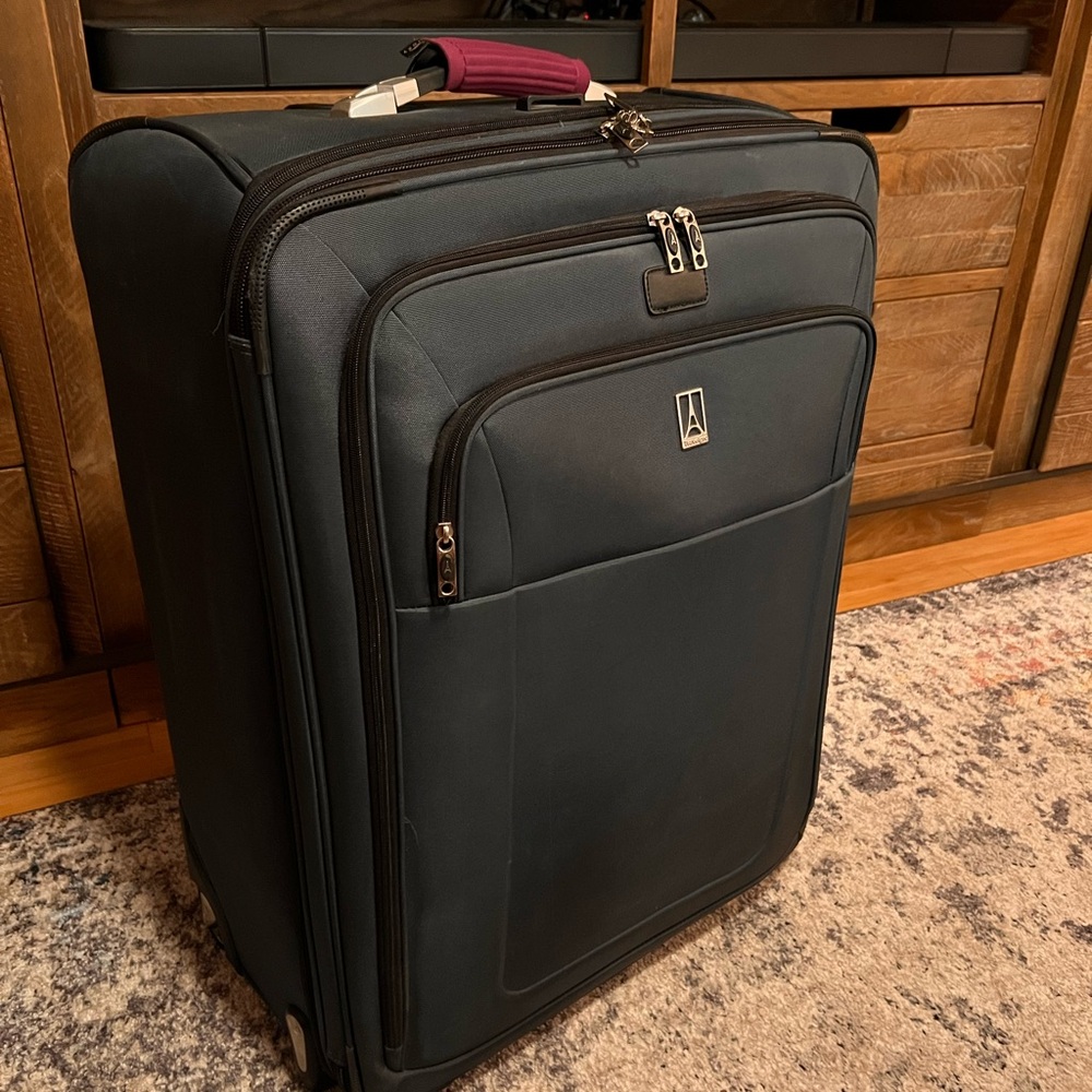 Travelpro Crew 8 Luggage